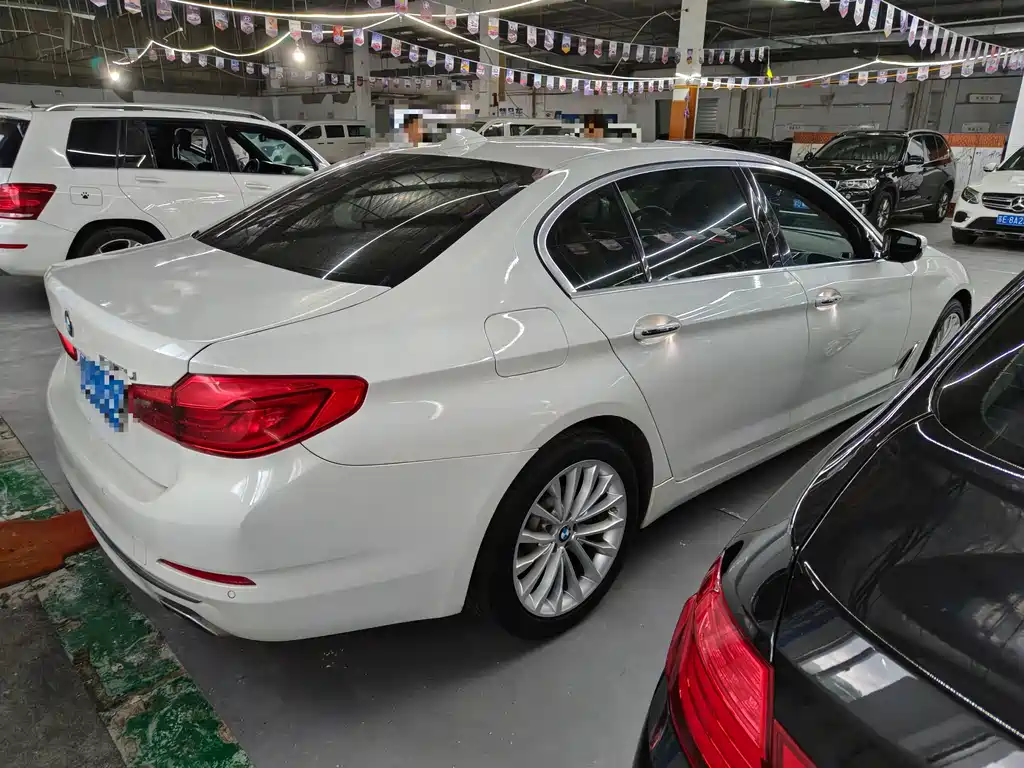 BMW 5 Series — миниатюра 3