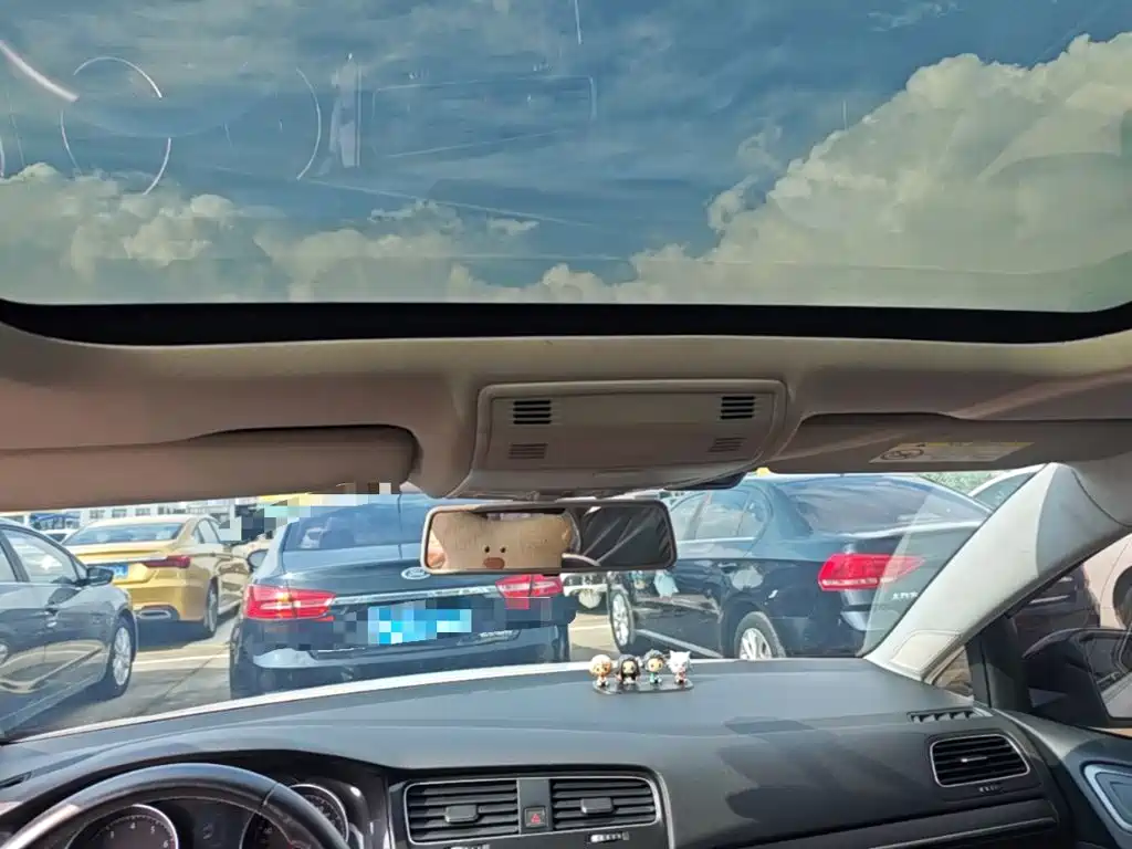 Volkswagen Golf — миниатюра 18