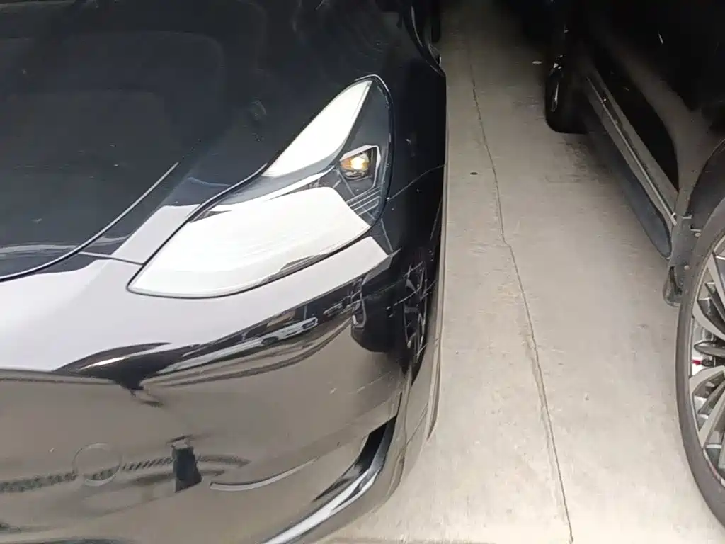 Tesla Model Y — миниатюра 24