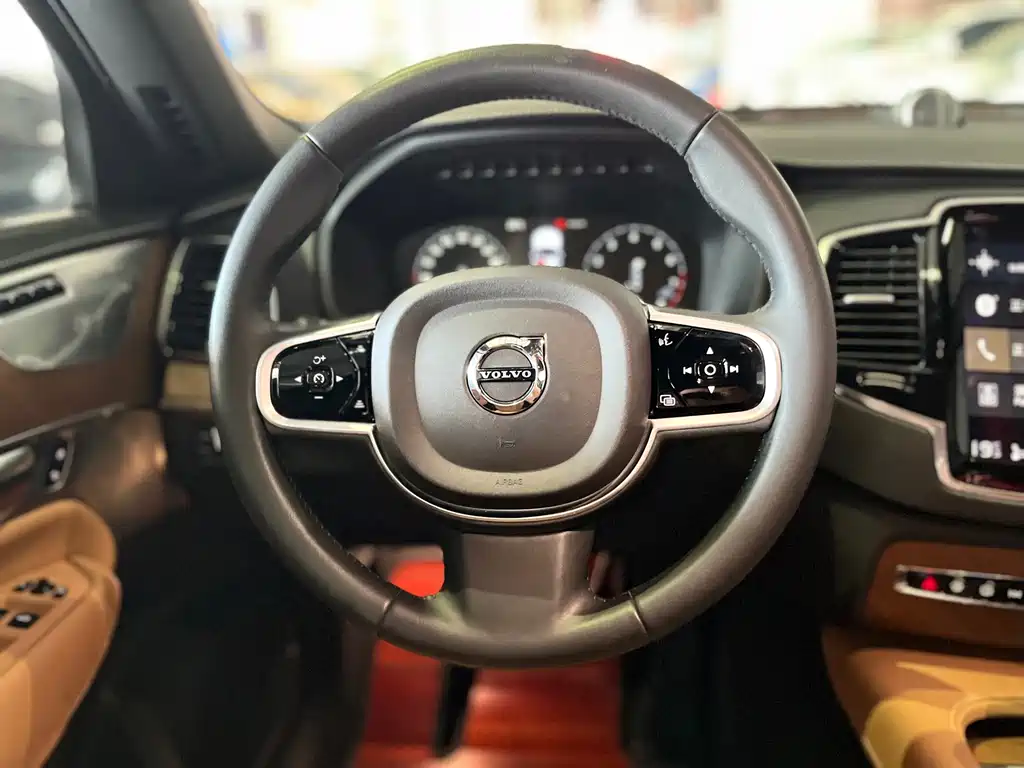 Volvo XC90 — миниатюра 12