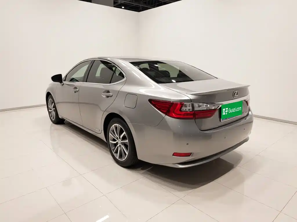 Lexus ES — миниатюра 4