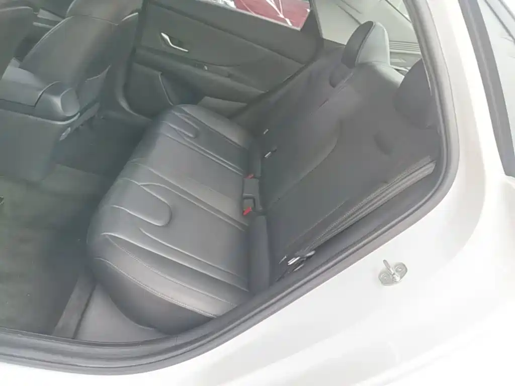 Hyundai Elantra — миниатюра 17
