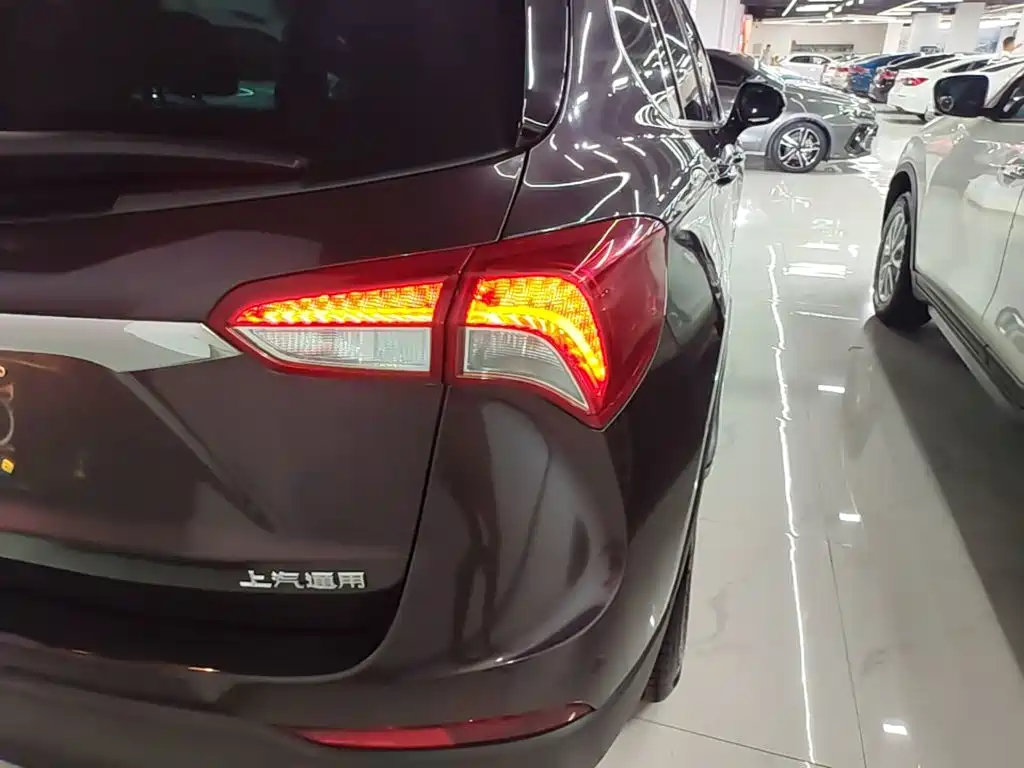 Buick Envision Plus — миниатюра 8