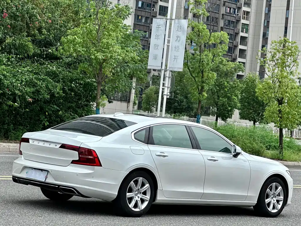 Volvo S90 — миниатюра 7