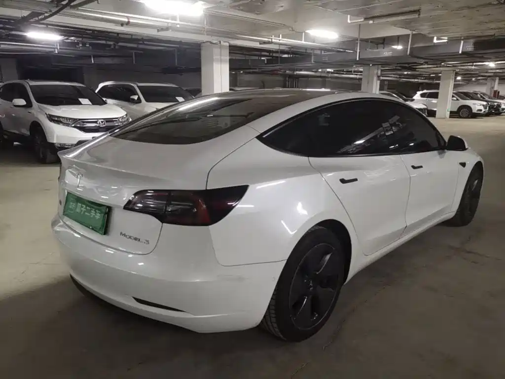 Tesla Model 3 — миниатюра 7