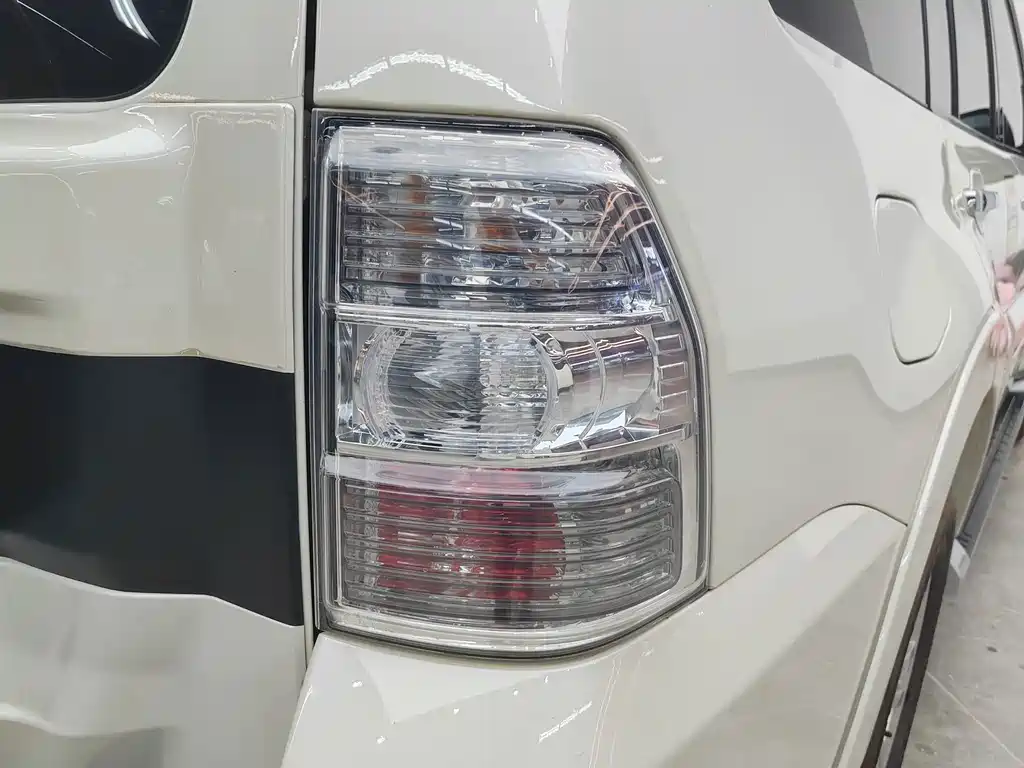 Mitsubishi Pajero (Import) — миниатюра 20