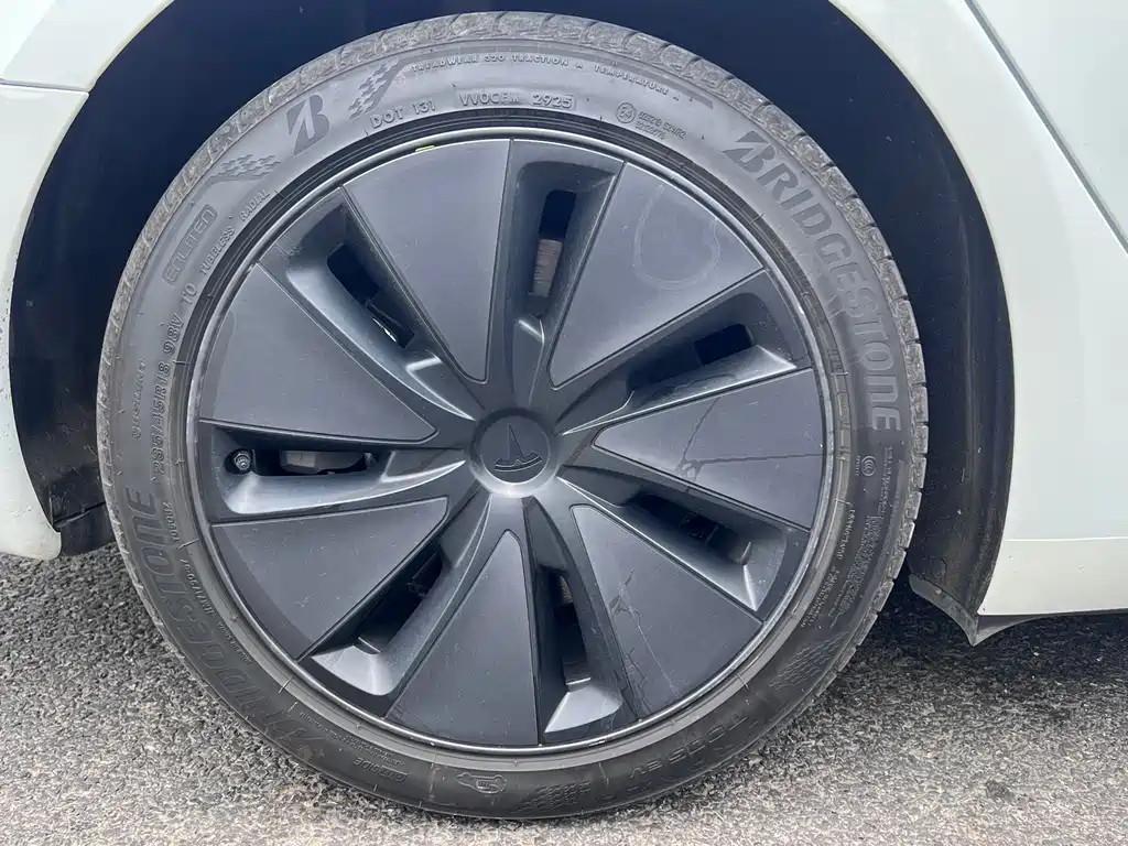 Tesla Model 3 — миниатюра 15
