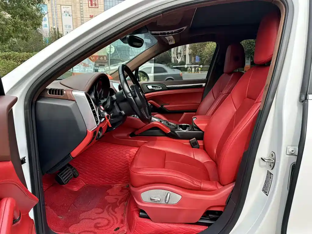Porsche Cayenne — миниатюра 9