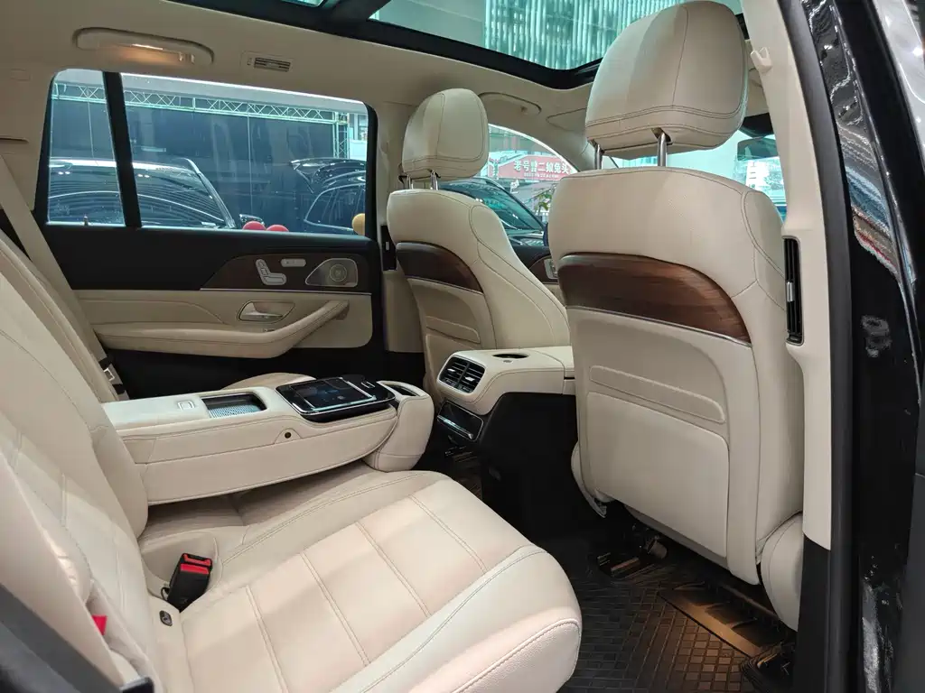 Mercedes-Benz GLS — миниатюра 24