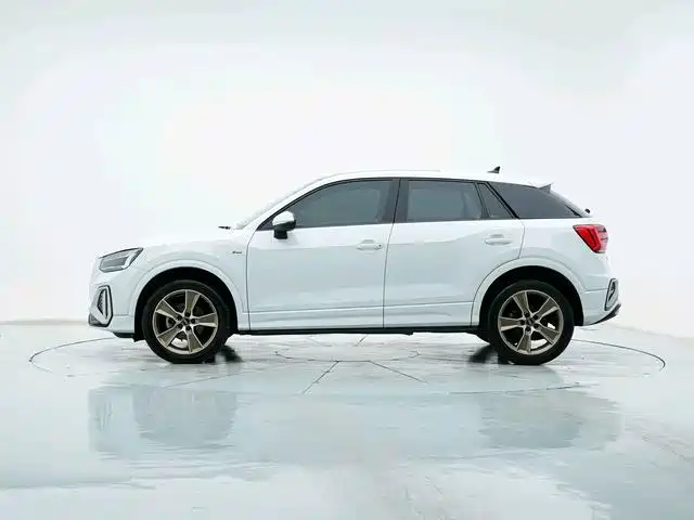 Audi Q2L — миниатюра 2