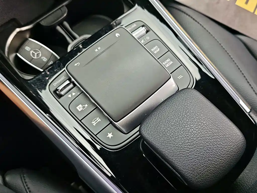 Mercedes-Benz GLB — миниатюра 10