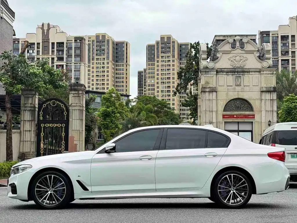 BMW 5 Series — миниатюра 4