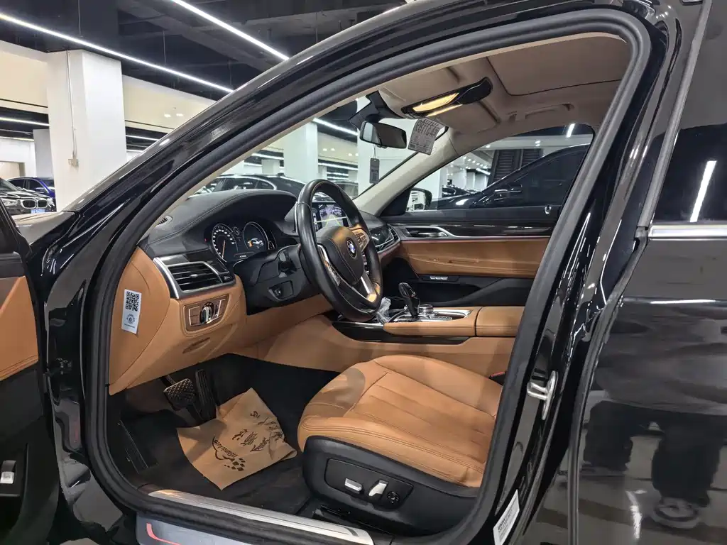 BMW 7 Series — миниатюра 7