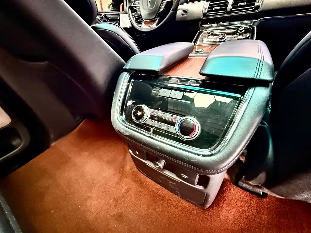 Lincoln Navigator — миниатюра 14