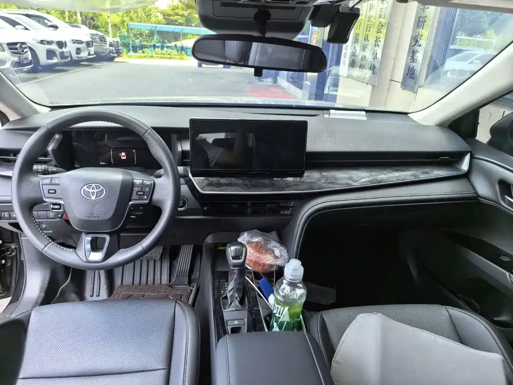Toyota Camry — миниатюра 4