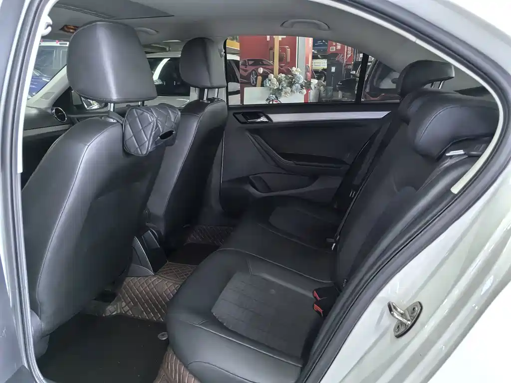 Volkswagen Jetta — миниатюра 9