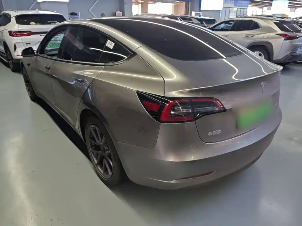 Tesla Model 3 — миниатюра 5