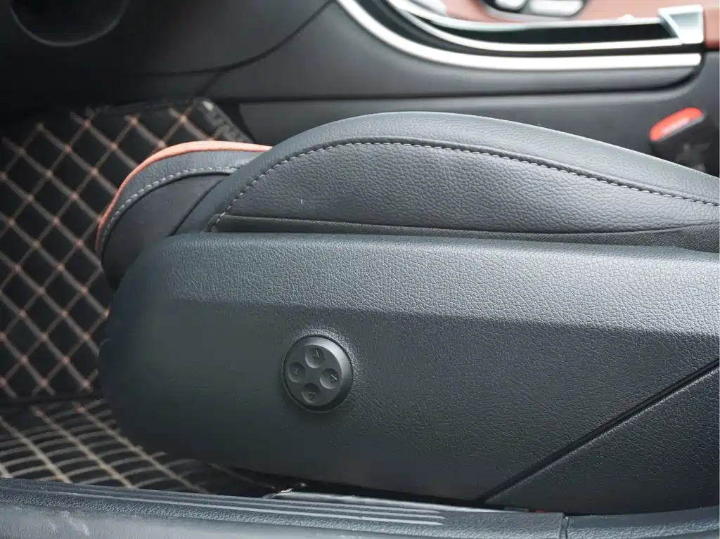 Mercedes-Benz C-Class — миниатюра 13