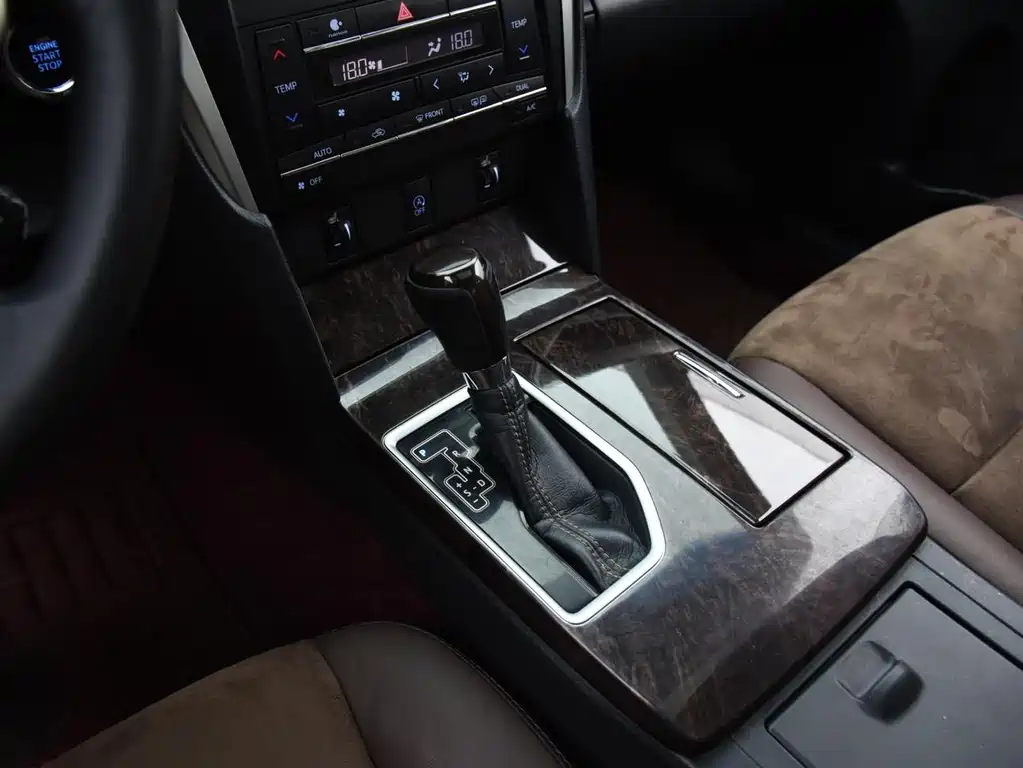 Toyota Camry — миниатюра 12