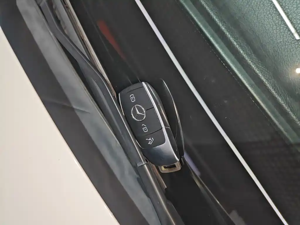 Mercedes-Benz C-Class — миниатюра 9