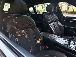 BMW 7 Series — миниатюра 8
