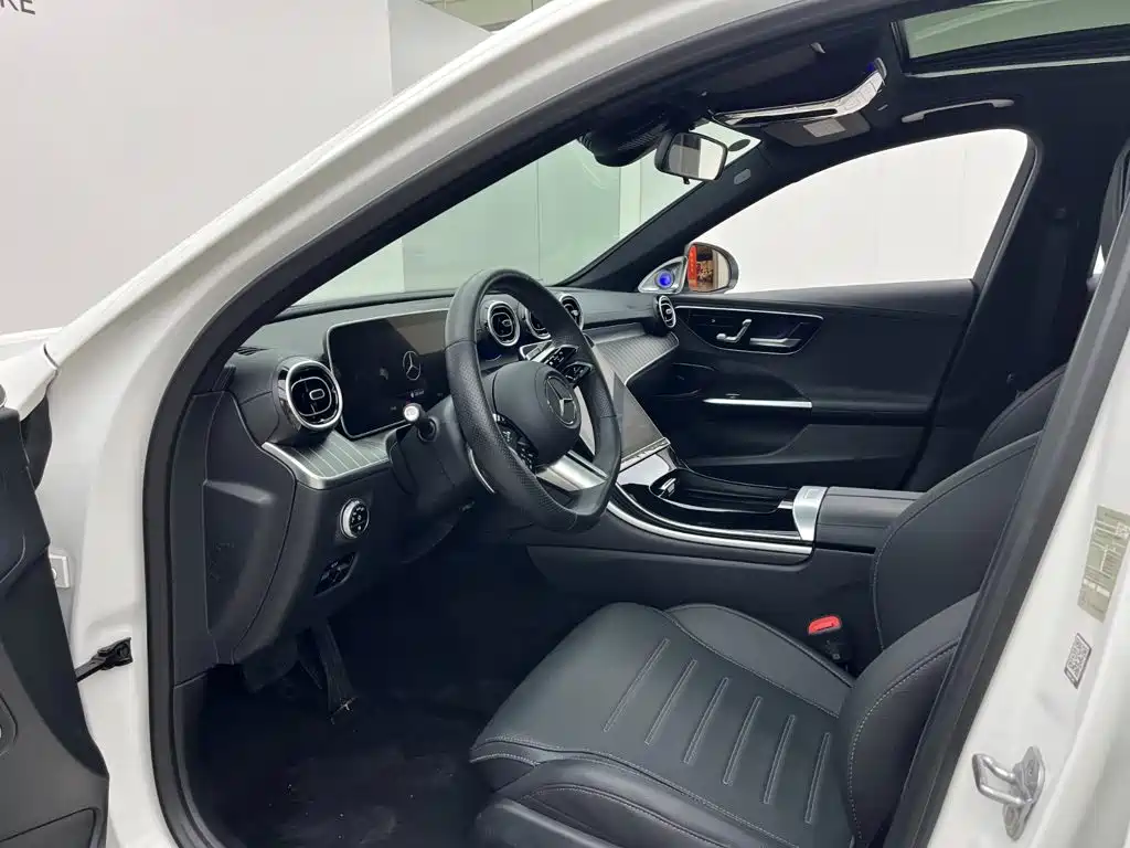 Mercedes-Benz C-Class — миниатюра 6