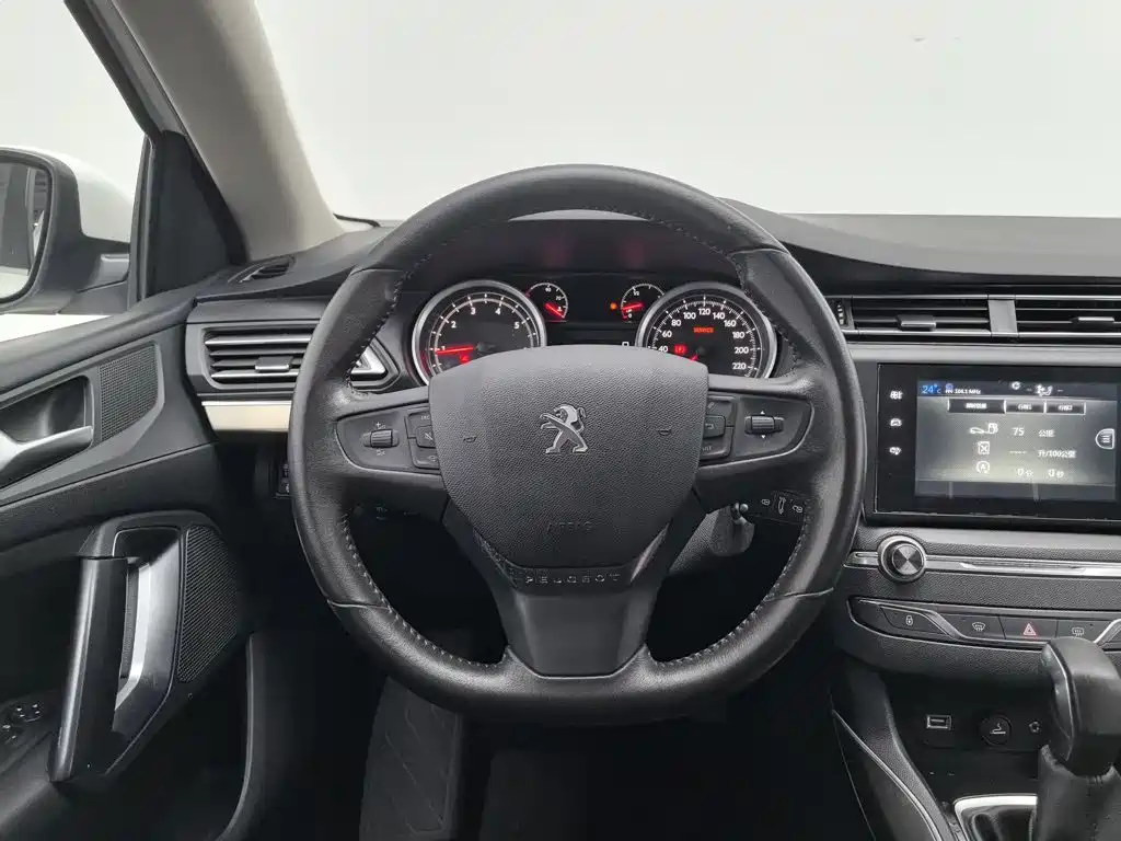 Peugeot 408 — миниатюра 11