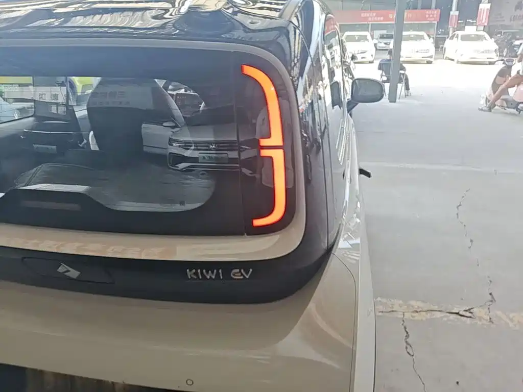 Baojun KiWi EV — миниатюра 8