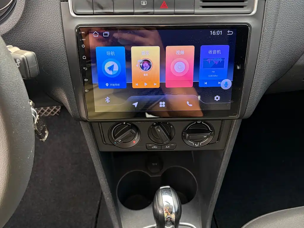 Volkswagen Polo — миниатюра 14