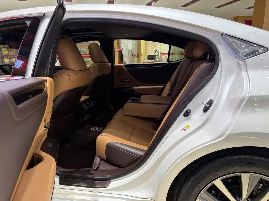 Lexus ES — миниатюра 6