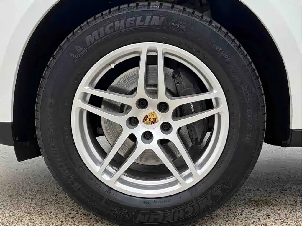 Porsche Macan — миниатюра 7
