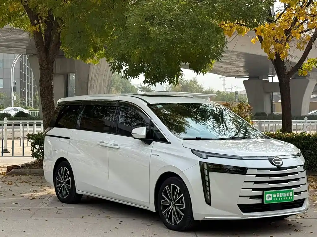 GAC Motor Trumpchi E8 PHEV — миниатюра 3