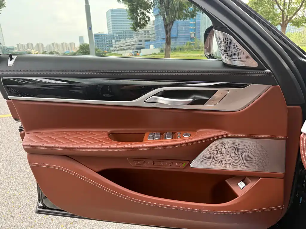BMW 7 Series — миниатюра 16
