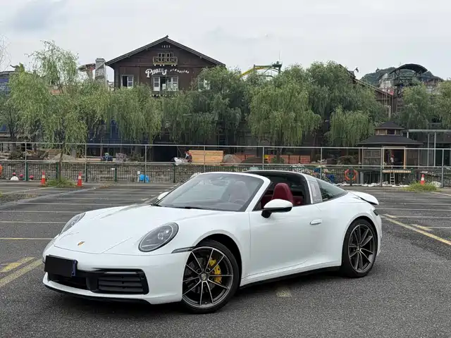 Porsche 911 2023 Targa 4 3.0 T — фото 1