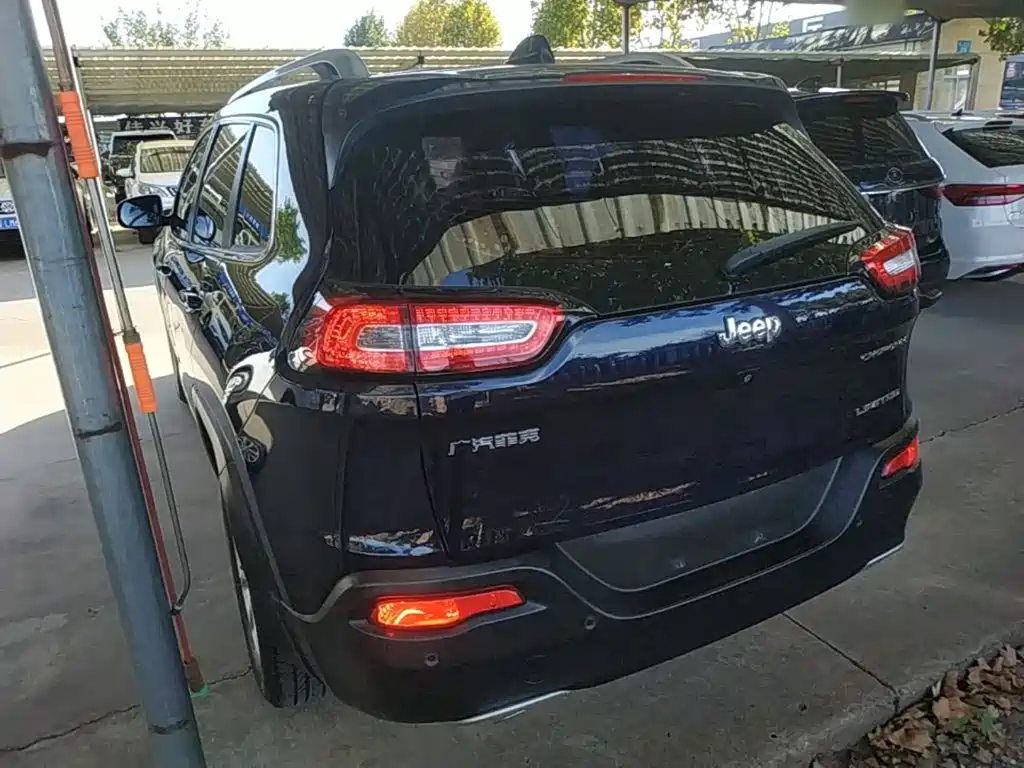 Jeep Cherokee — миниатюра 5