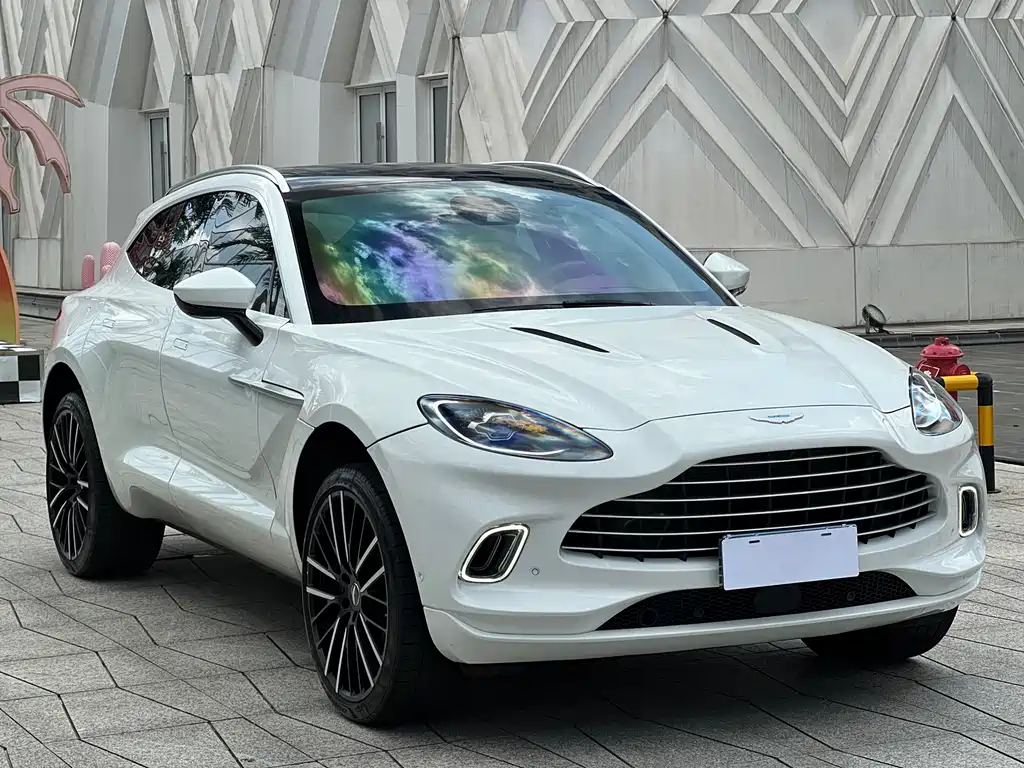 ASTON MARTIN DBX