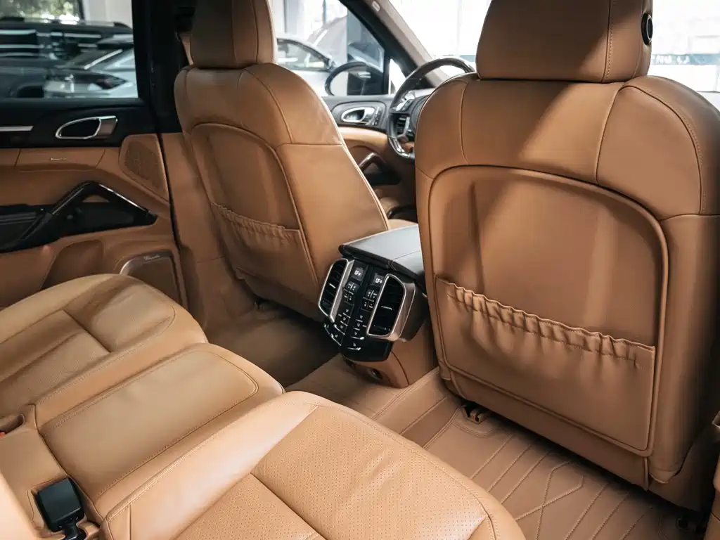 Porsche Cayenne — миниатюра 20