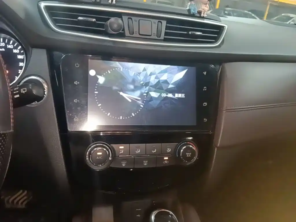 Nissan Qashqai — миниатюра 13
