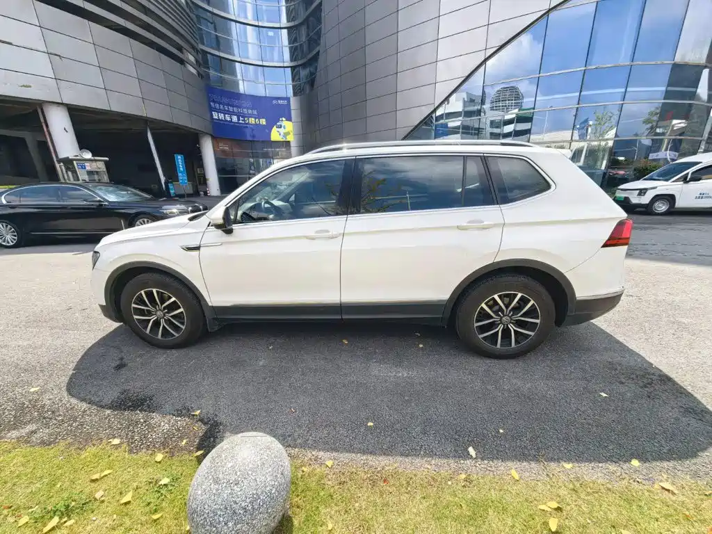 Volkswagen Tiguan L — миниатюра 4