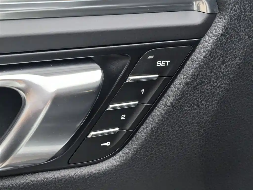 Porsche Macan — миниатюра 17