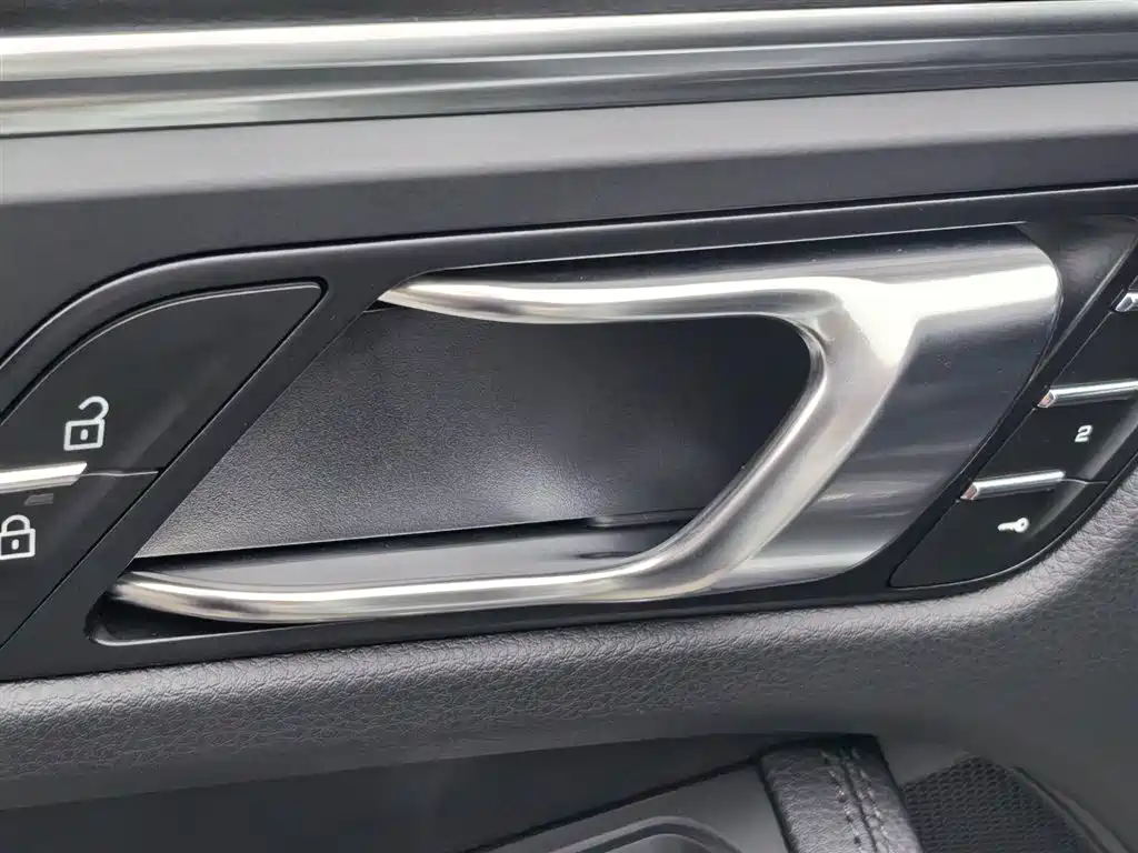 Porsche Macan — миниатюра 16