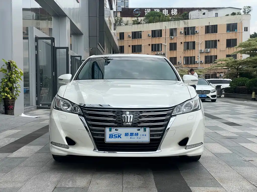 Toyota Crown 2015 2.0T Fashion