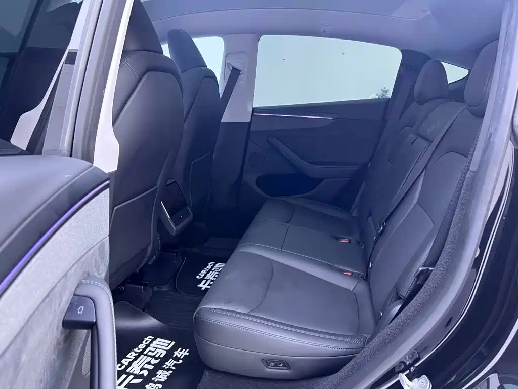 Tesla Model Y — миниатюра 17