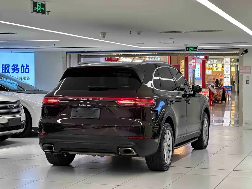 Porsche Cayenne — миниатюра 7