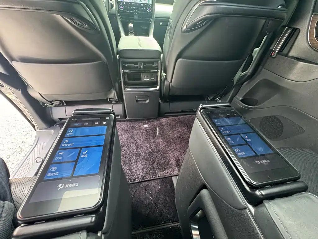 Toyota Alphard — миниатюра 11