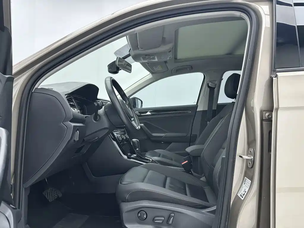 Volkswagen T-Roc — миниатюра 5