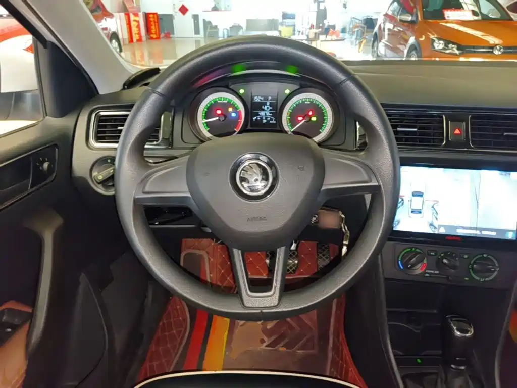 Skoda Rapid Spaceback — миниатюра 11
