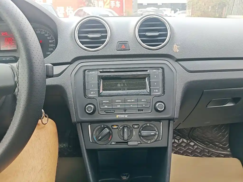 Volkswagen Jetta — миниатюра 13