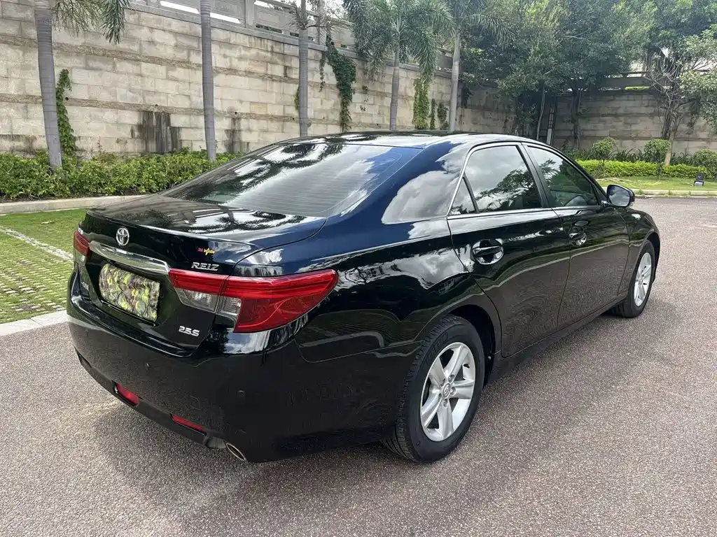 Toyota Reiz — миниатюра 9