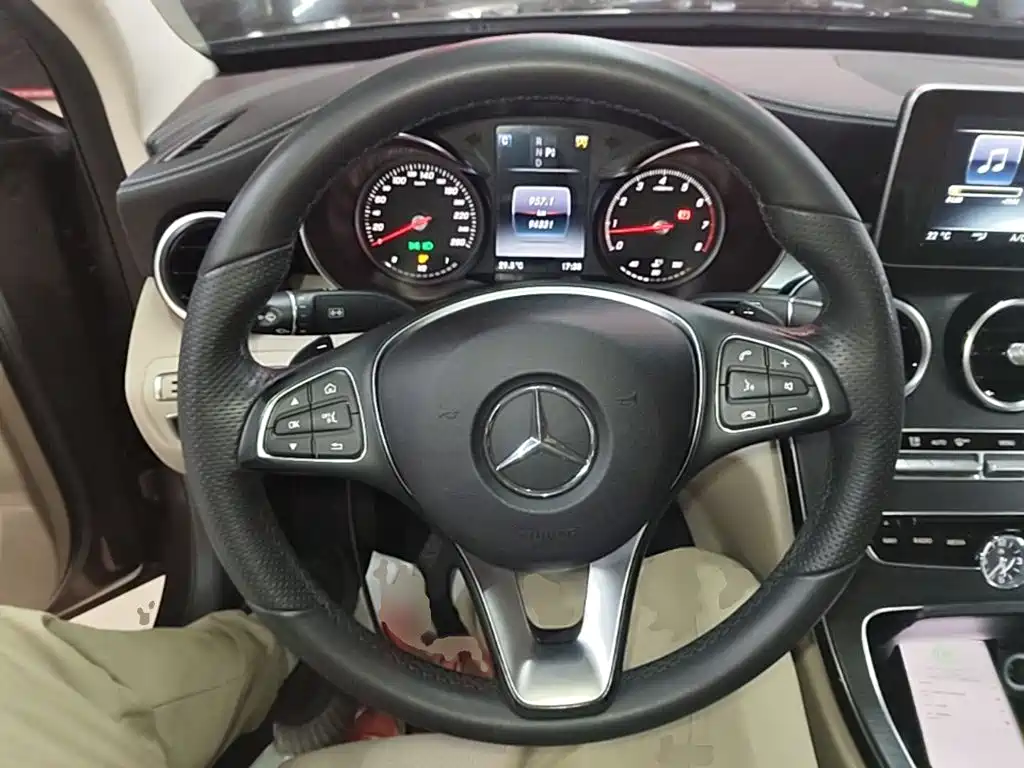 Mercedes-Benz C-Class — миниатюра 11